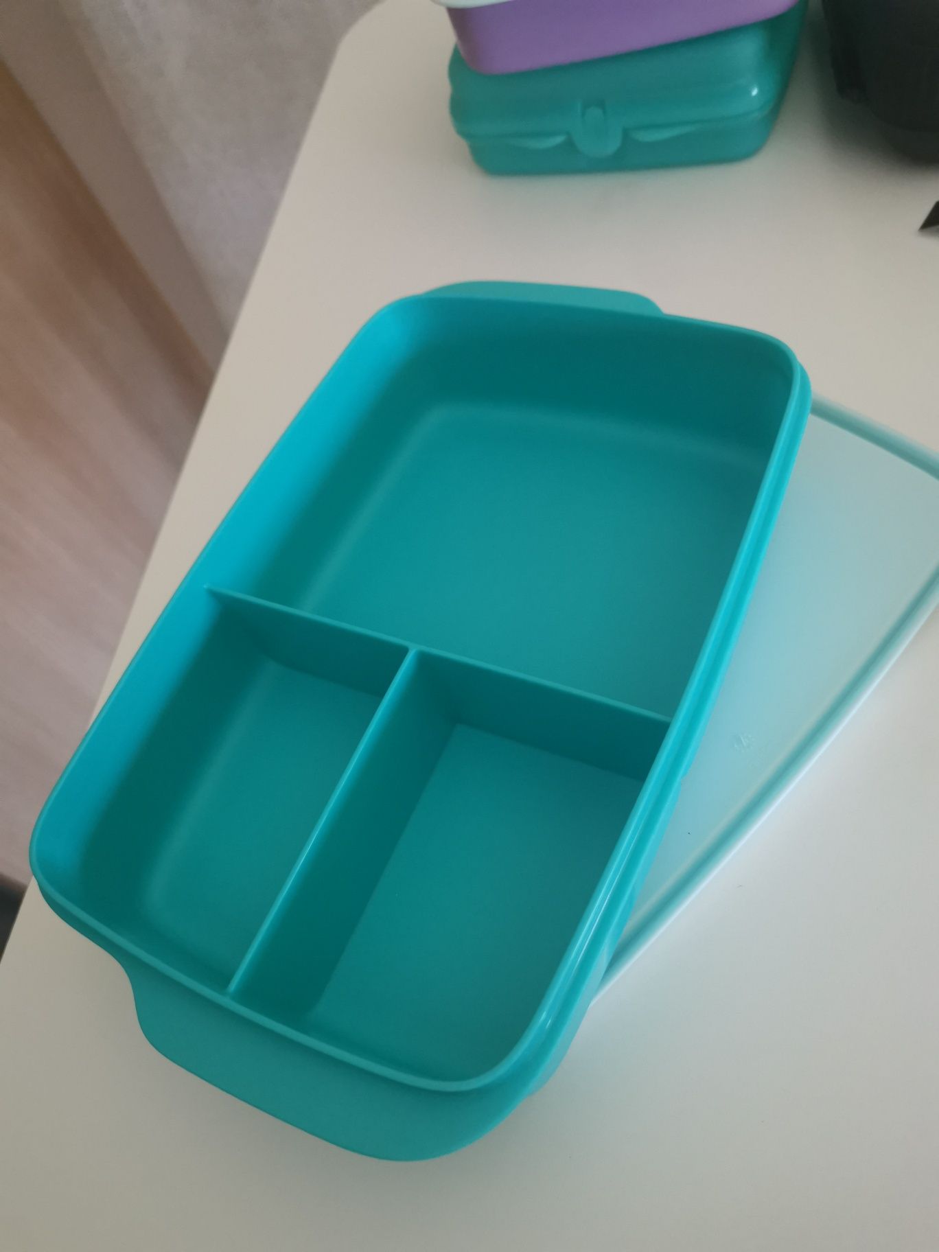 Caixa Tupperware com divisórias