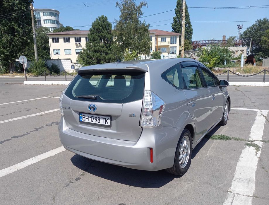 Toyota Prius V универсал 2014