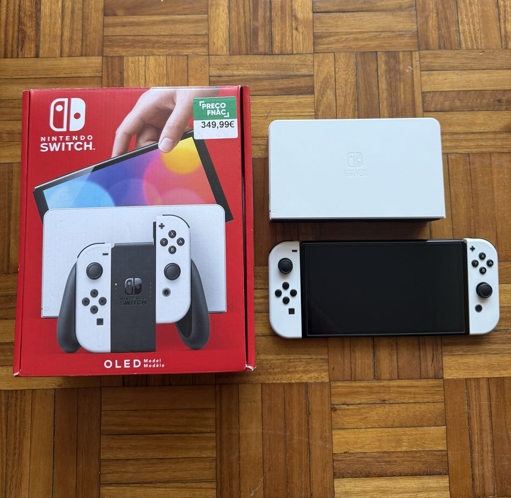 Nintendo Switch OLED com Acessórios