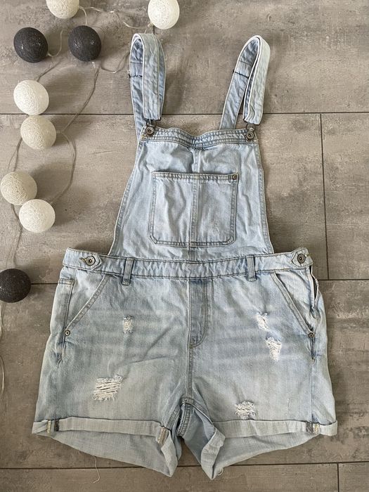 Jeansowe ogrodniczki z Bershka, rozm. L