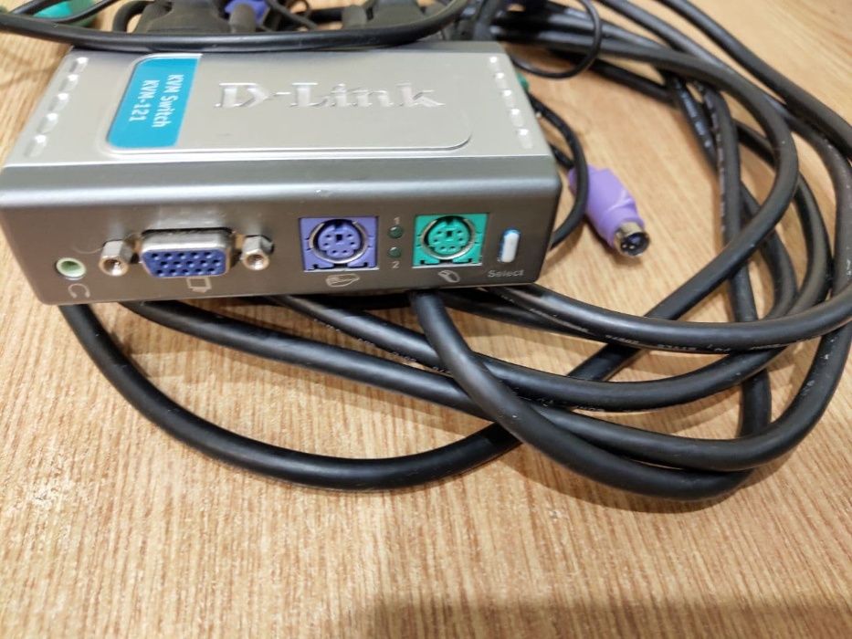 Продам KVM переключатель D-Link KVM-121