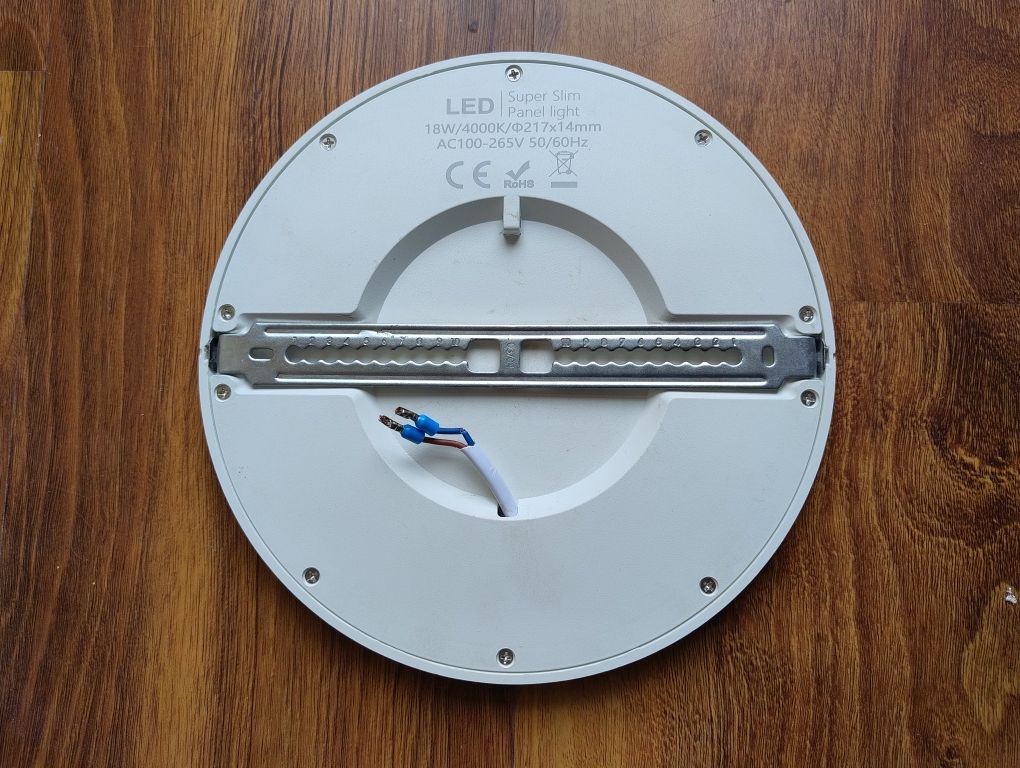 Lampa led w kolorze białym