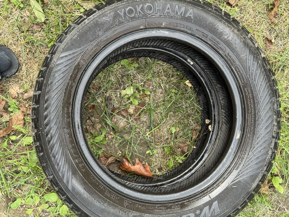 Komplet opon zimowych Yokohama 165/70 R14 81T