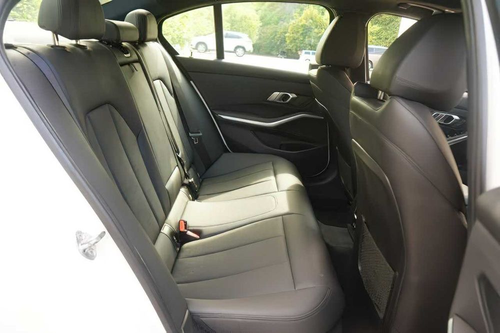 BMW 3 Series 330i xDrive      2020