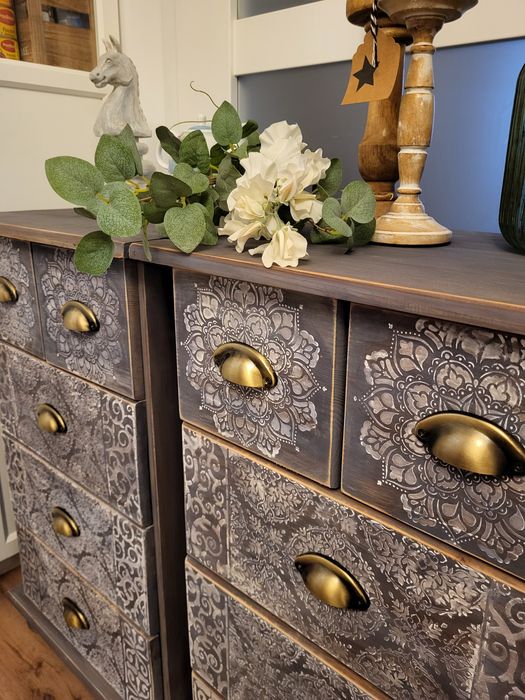 Urocze szafka komoda słupek