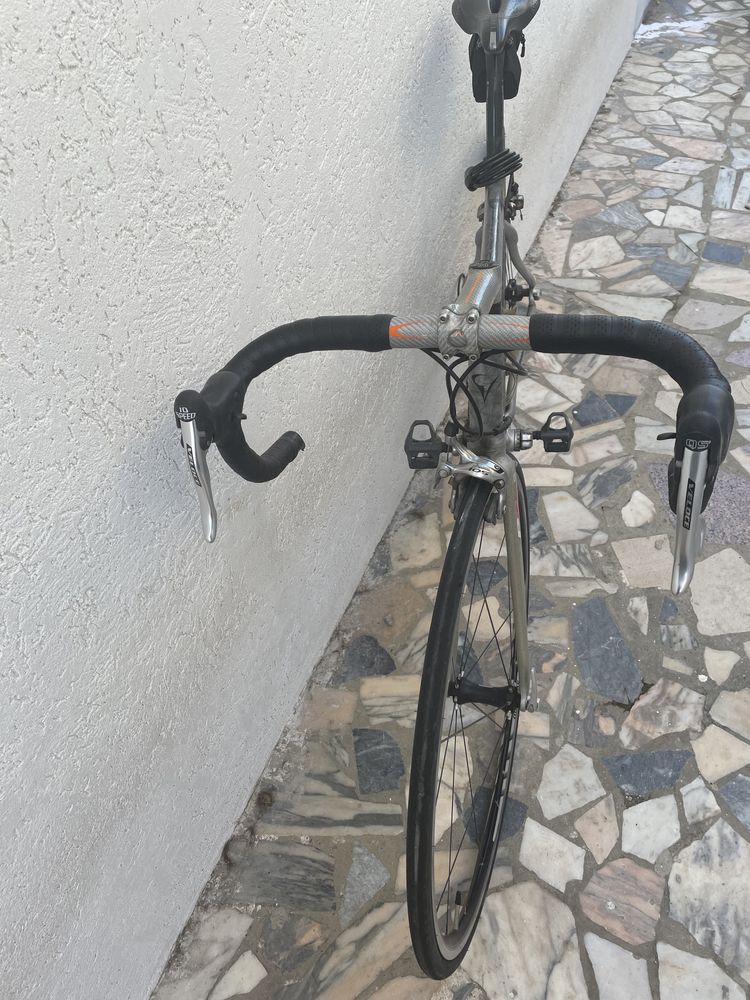 Bicicleta de estrada em carbono