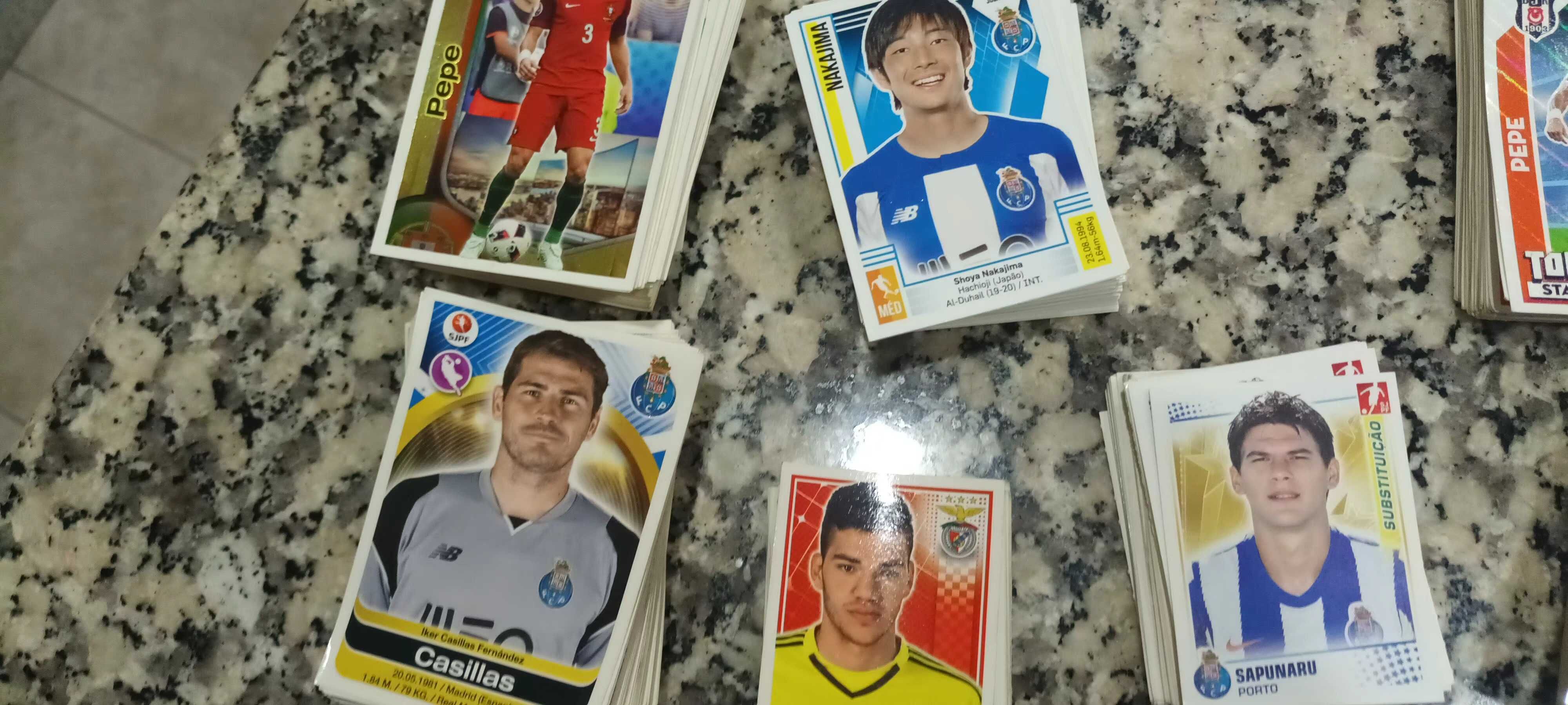 Lote de mais de 3000 cromos de futebol  colecções da panini