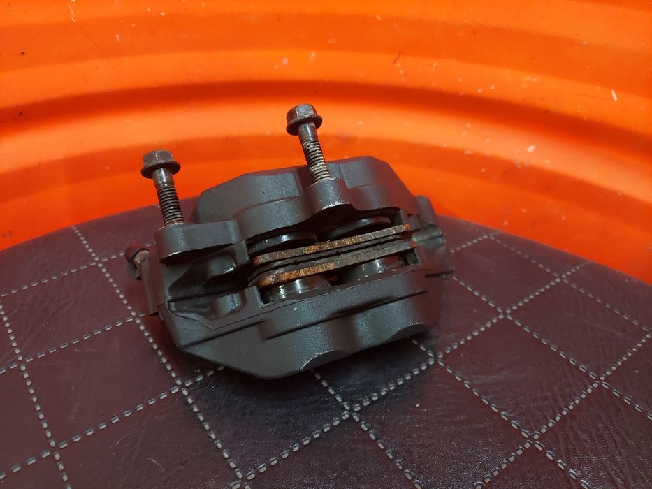 Zaciski Honda CBR 600 F4/F4i/Sport 929/954/900RR przód lewy prawy