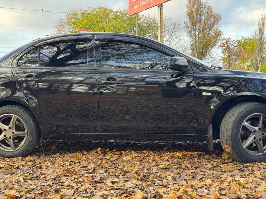 Продам mitsubishi lancer x 2011