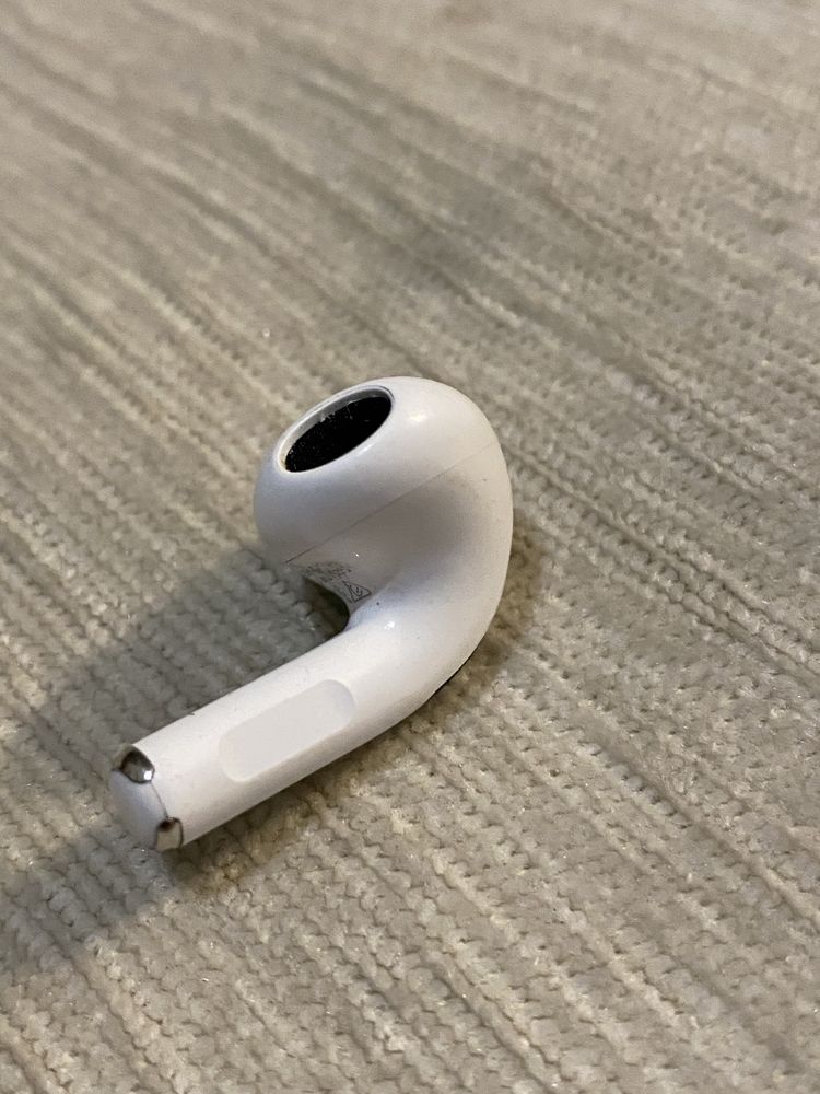 Продам один навушник AirPods 3 ліве все працює