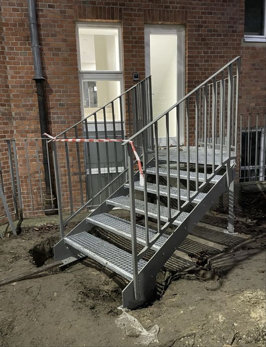 Renowacja i odnawianie balustrad/hal/ogrodzen/konstrukcji stalowych