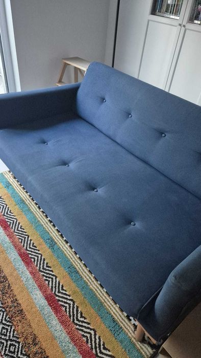Stylowa sofa 2-osobowa Klematisar (ScandicSofa) – drewno bukowe