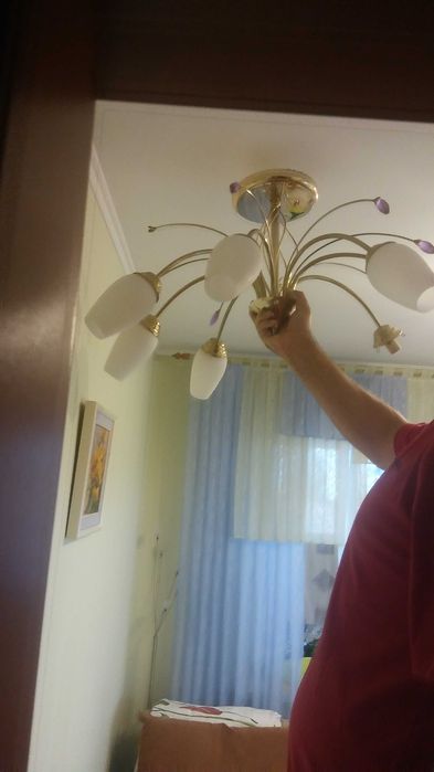 Люстра в кімнату