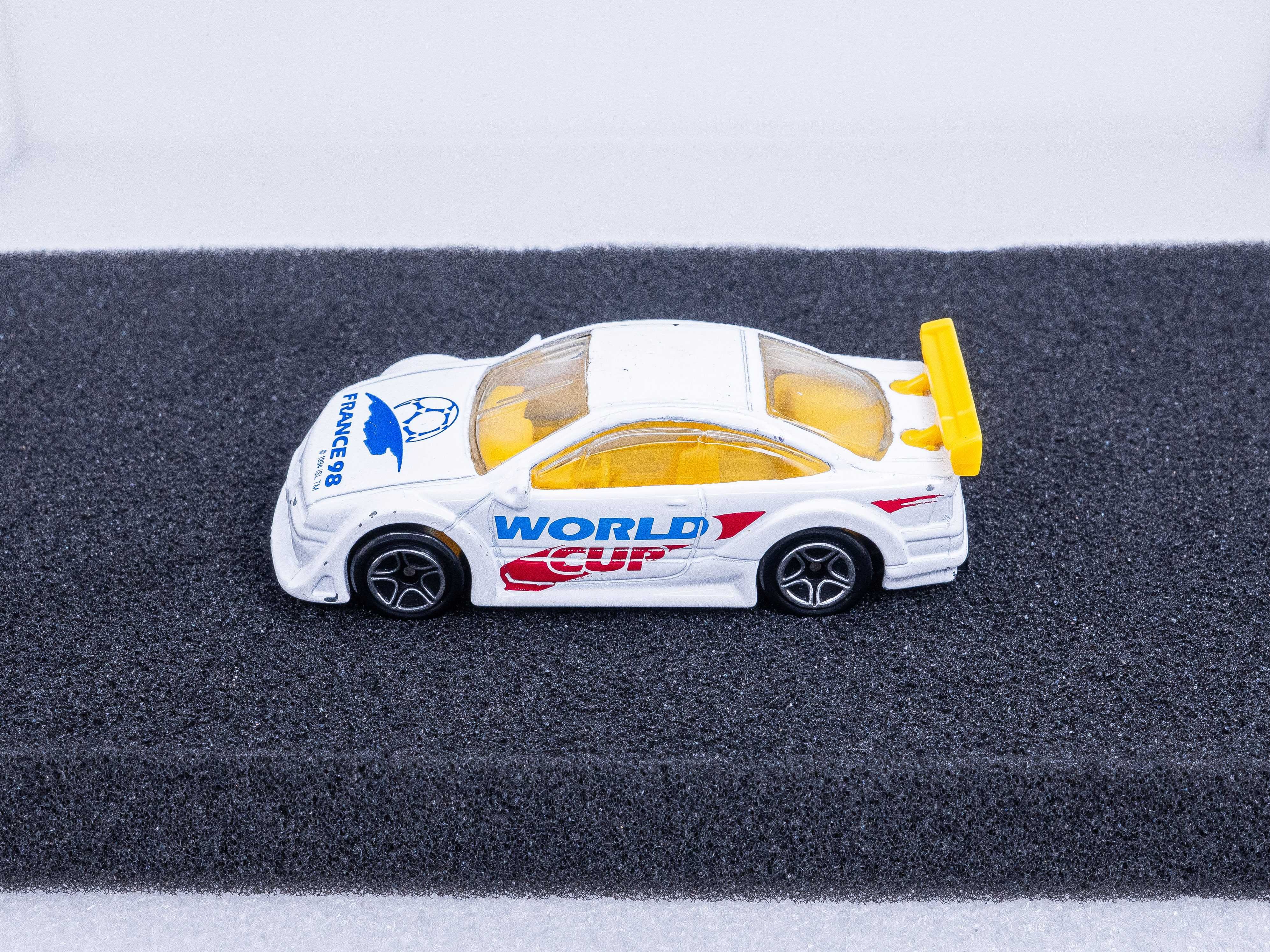 Matchbox Opel Calibra DTM z roku 1998 stan kolekcjonerski