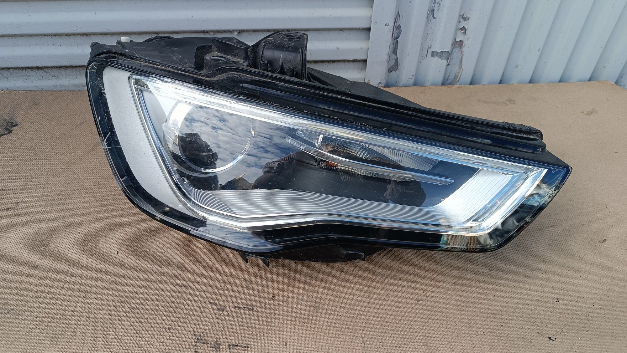 Vendo farol direito xenon de Audi A3 8V ano 2012/17