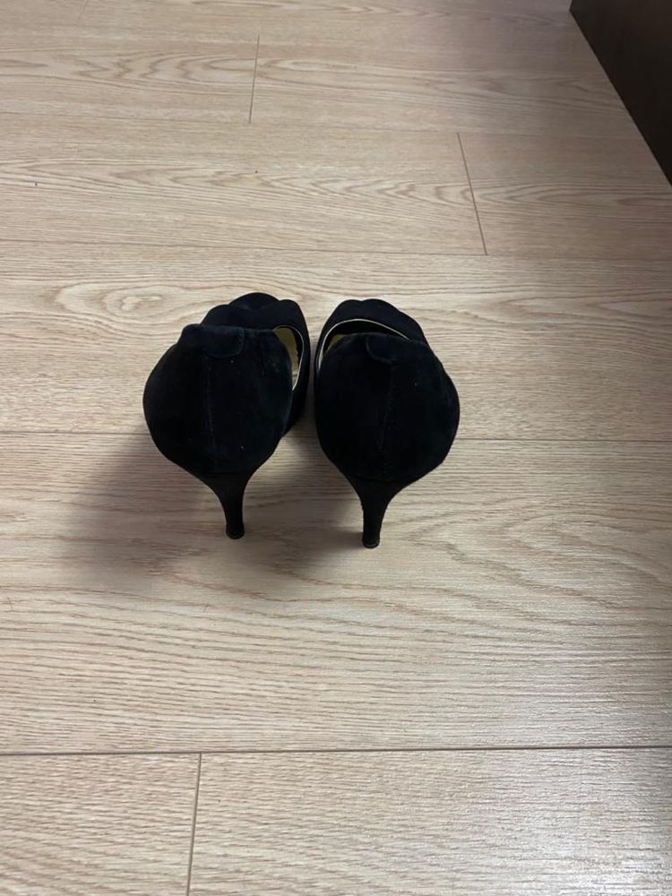 Шикарні чорні туфлі замш 39