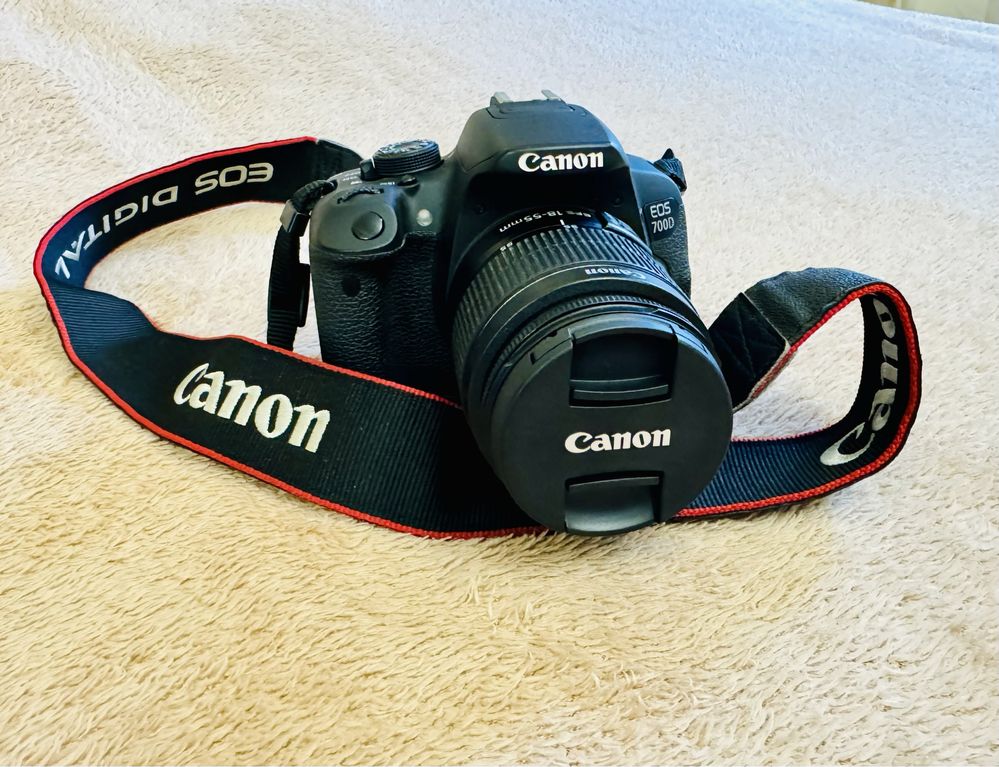 Canon EOS 700D kit EF-S 18-55mm III в идеальном состоянии