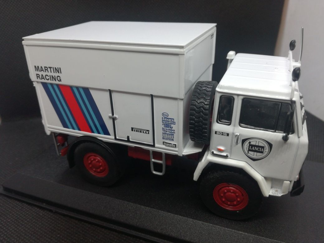 N.150 Miniaturas 1/43 Carrinhas de Assistência Austin Rover e Martini