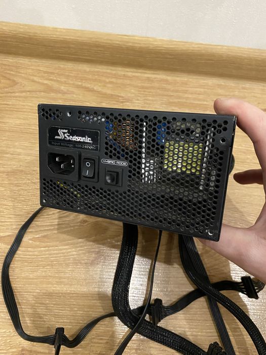 Блок питания Seasonic SSR-550PX (550W, 80+ Platinum)