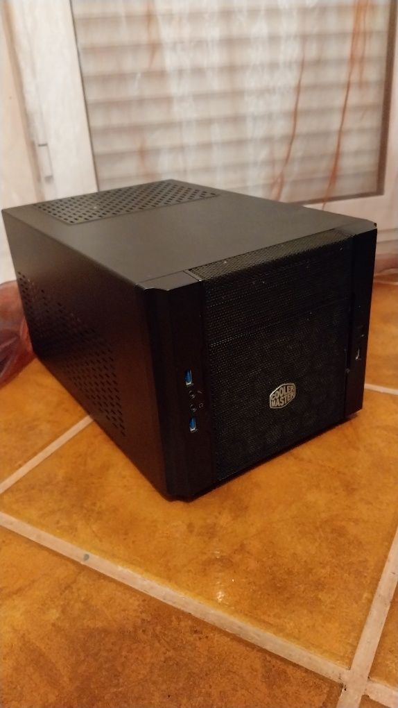Caixa Mini-ITX Cooler Master Elite 130 em bom estado