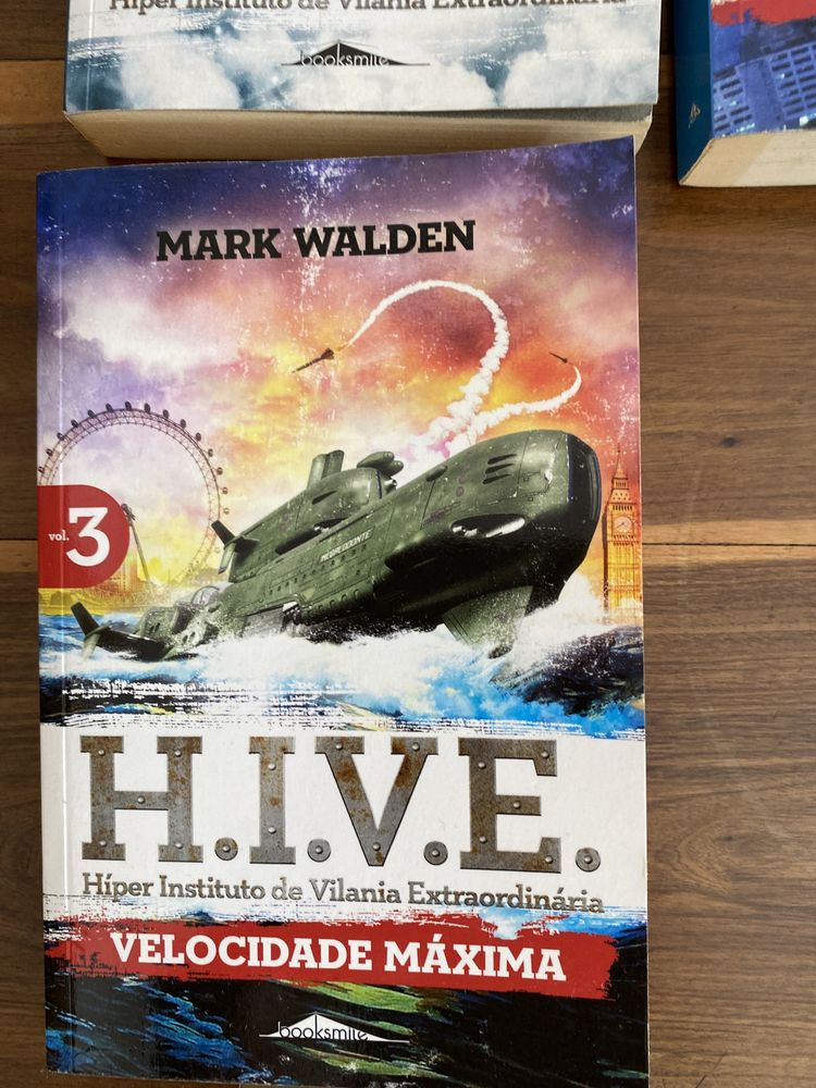 livro juvenil- “H.I.V.E” de Mark Walden