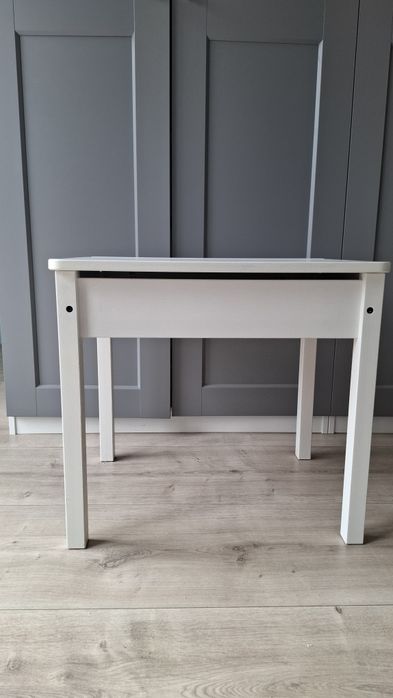 Biurko dla dziecka przedszkolaka Ikea SUNDVIK białe z otwieranym blate