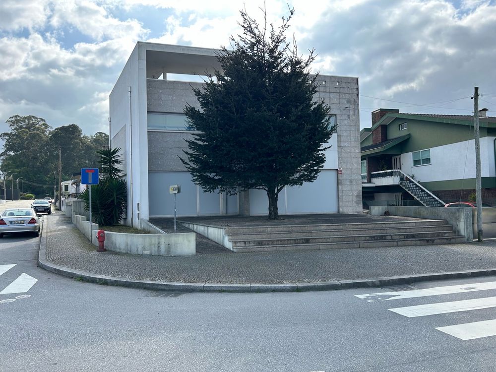 Loja com 450m2 para comércio/industria