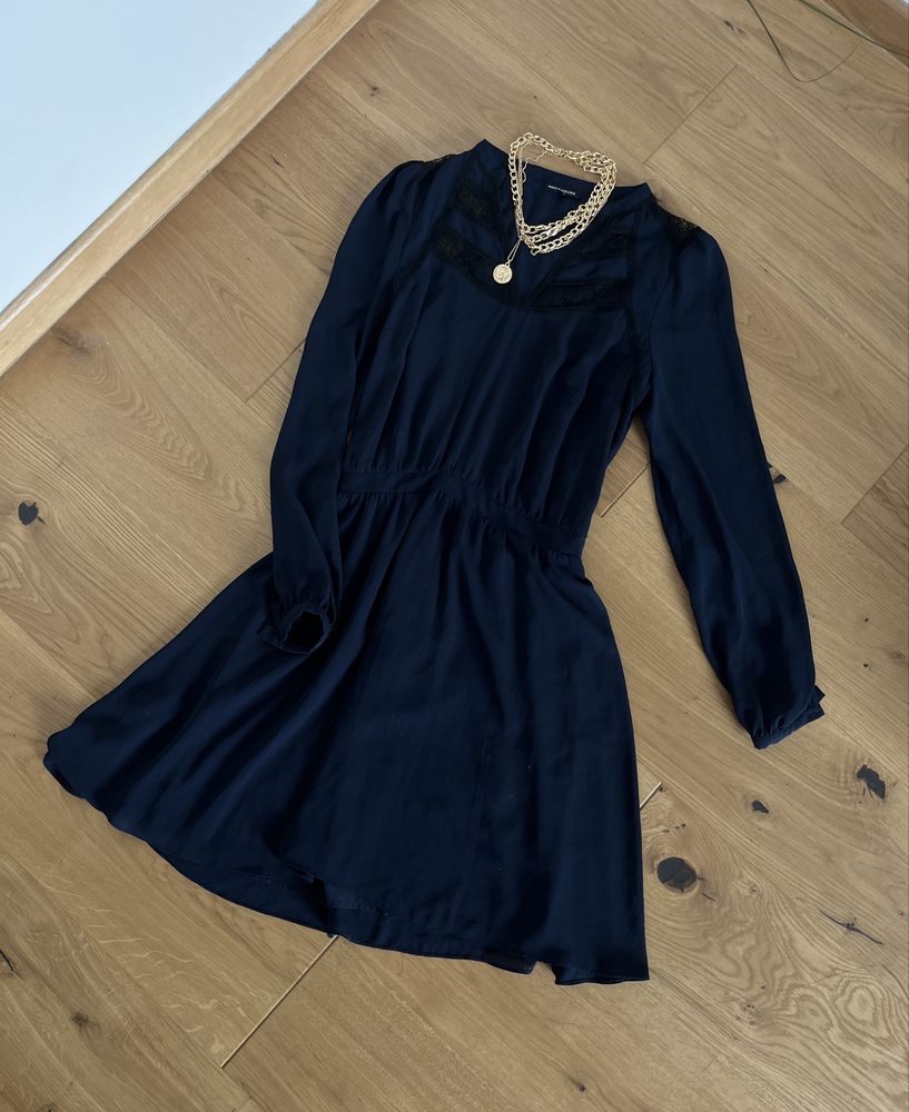 elegancka sukienka z koronką