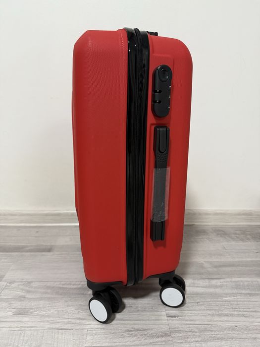 Продам ручну поклажу,нову валізу