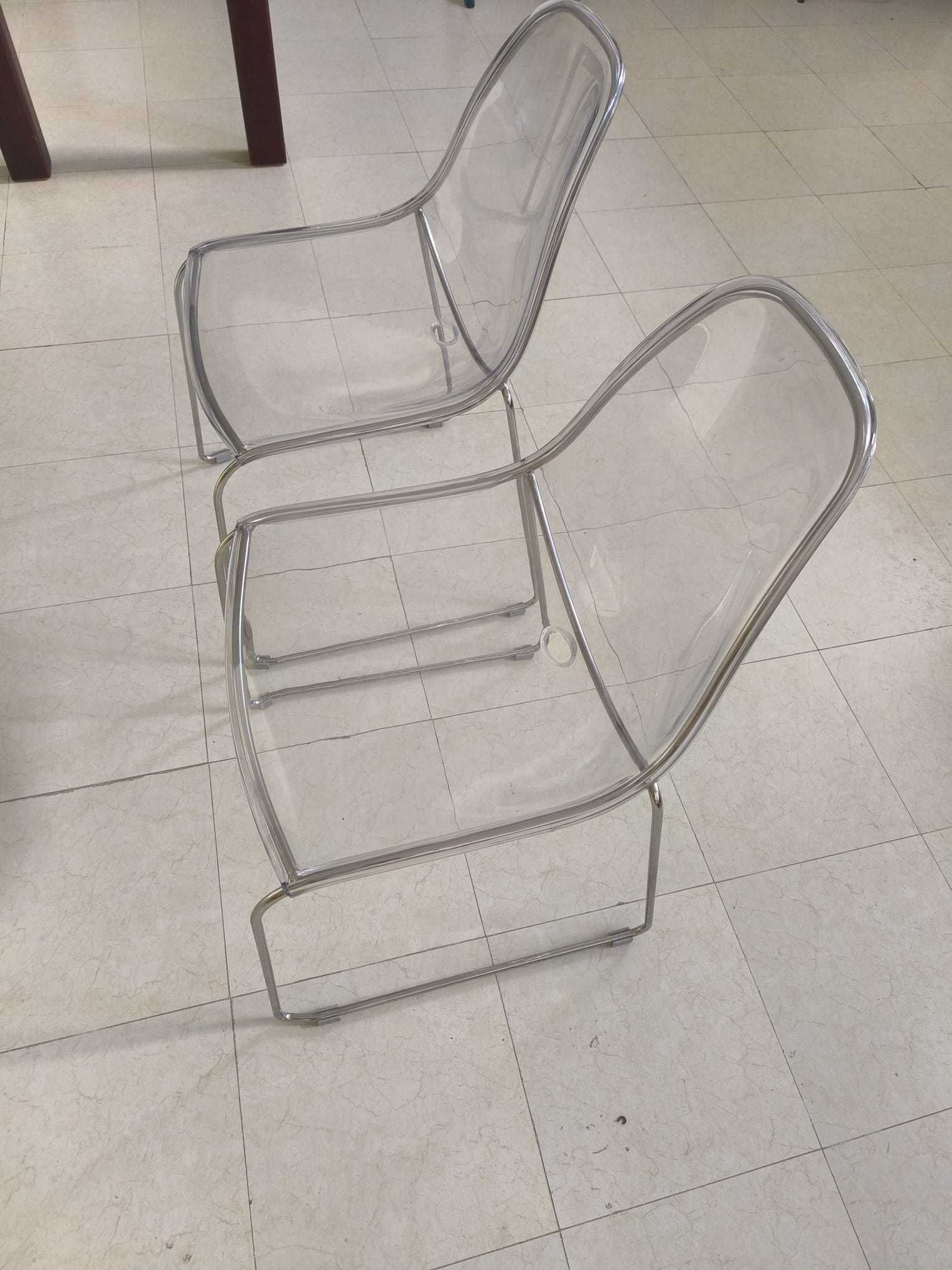 Cadeiras transparentes (2)