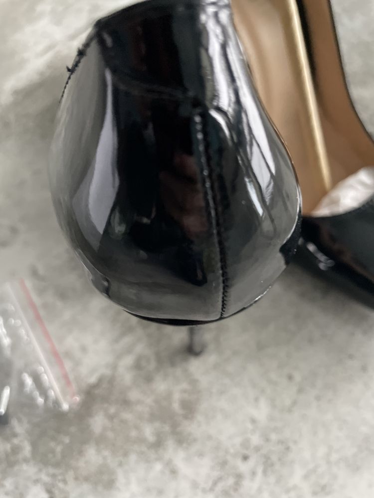 Buty szpilki lakierowane