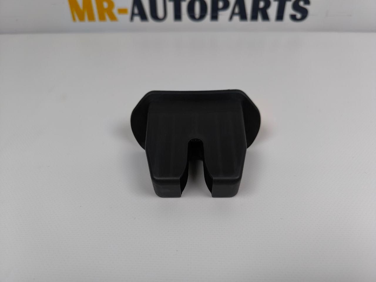 Накладка кришка  замка Багажника Tesla Model 3/Y 1584544-00-C
