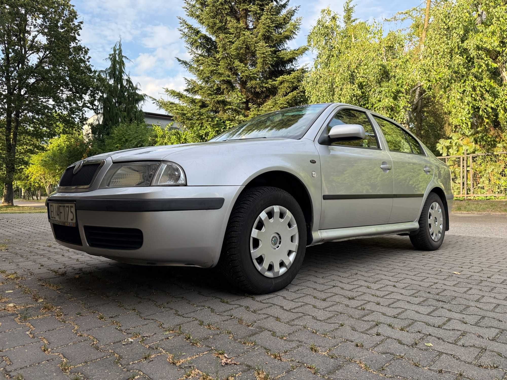 Skoda Octavia hatchback 1.6 SR 101KM 2002r. Zadbany