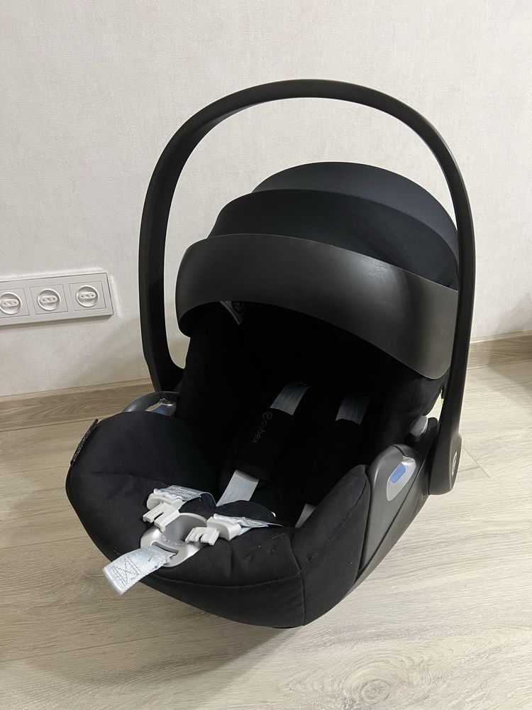 Автокрісло CYBEX CLOUD Z i-SIZE DEEP BLACK та база Cybex Z isofix