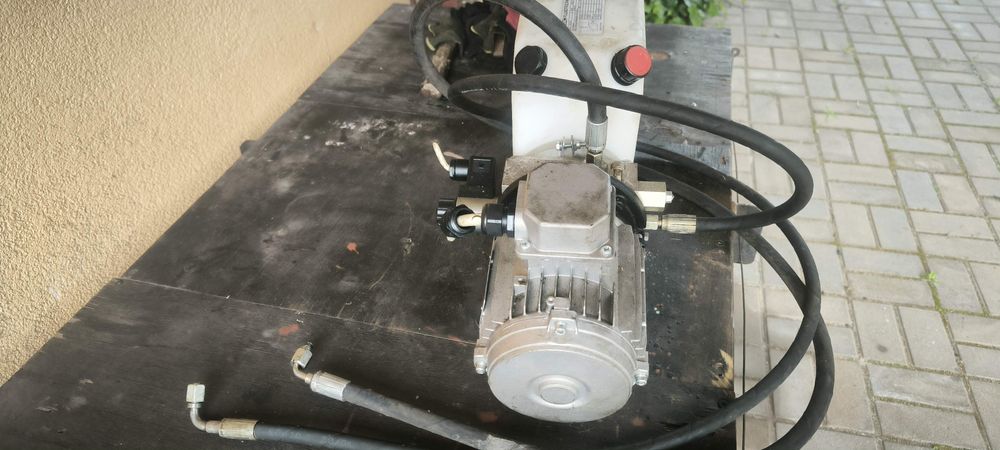 Siłowniki do rampy przeładunkowej