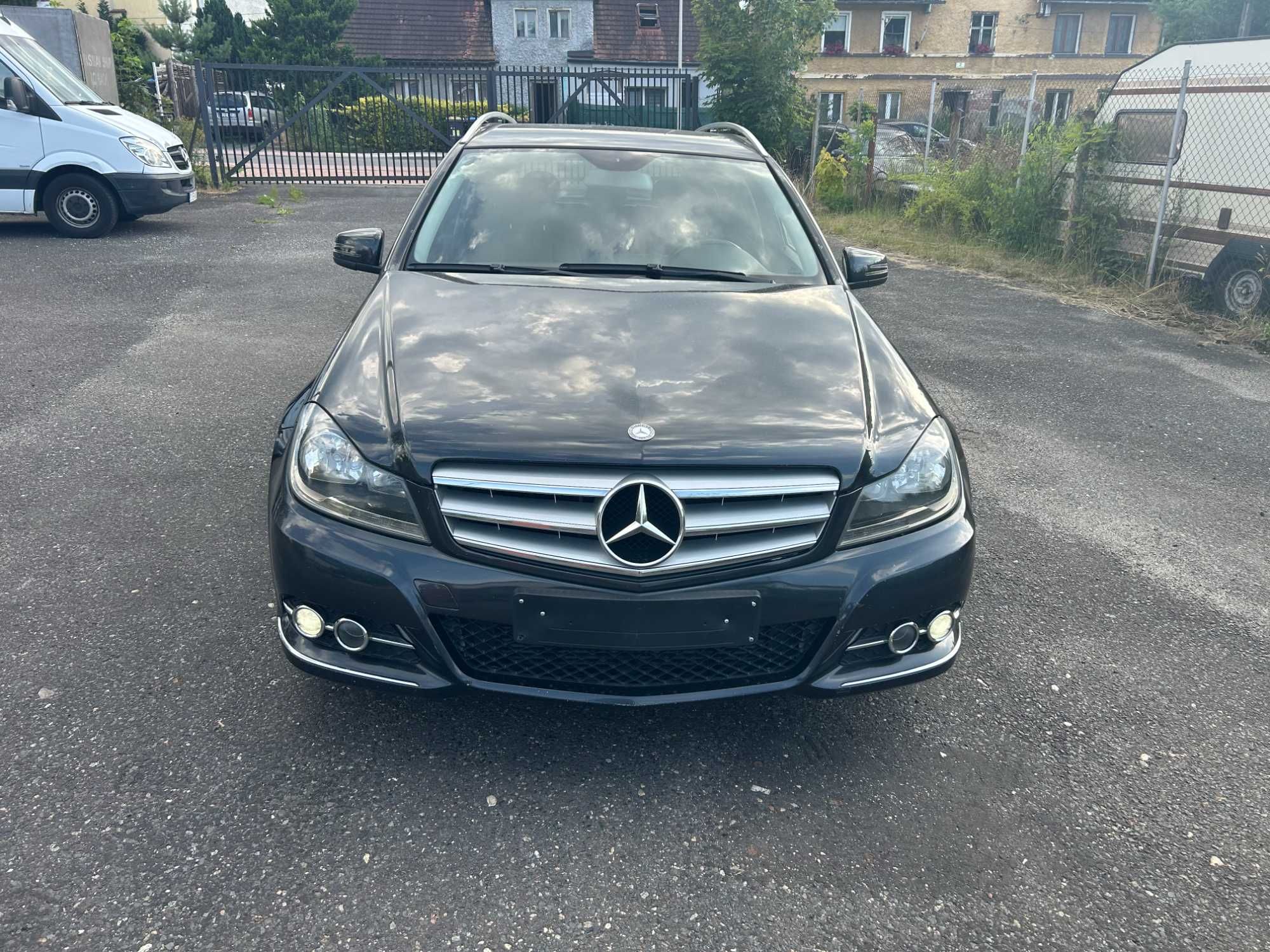 Mercedes W204 sprowadzony, lekko uszkodzony, C klassa