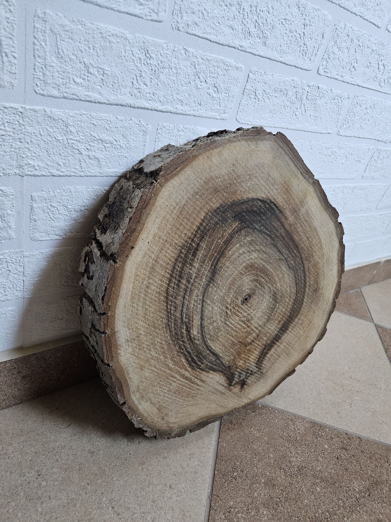 Plaster orzecha włoskiego na stolik kawowy