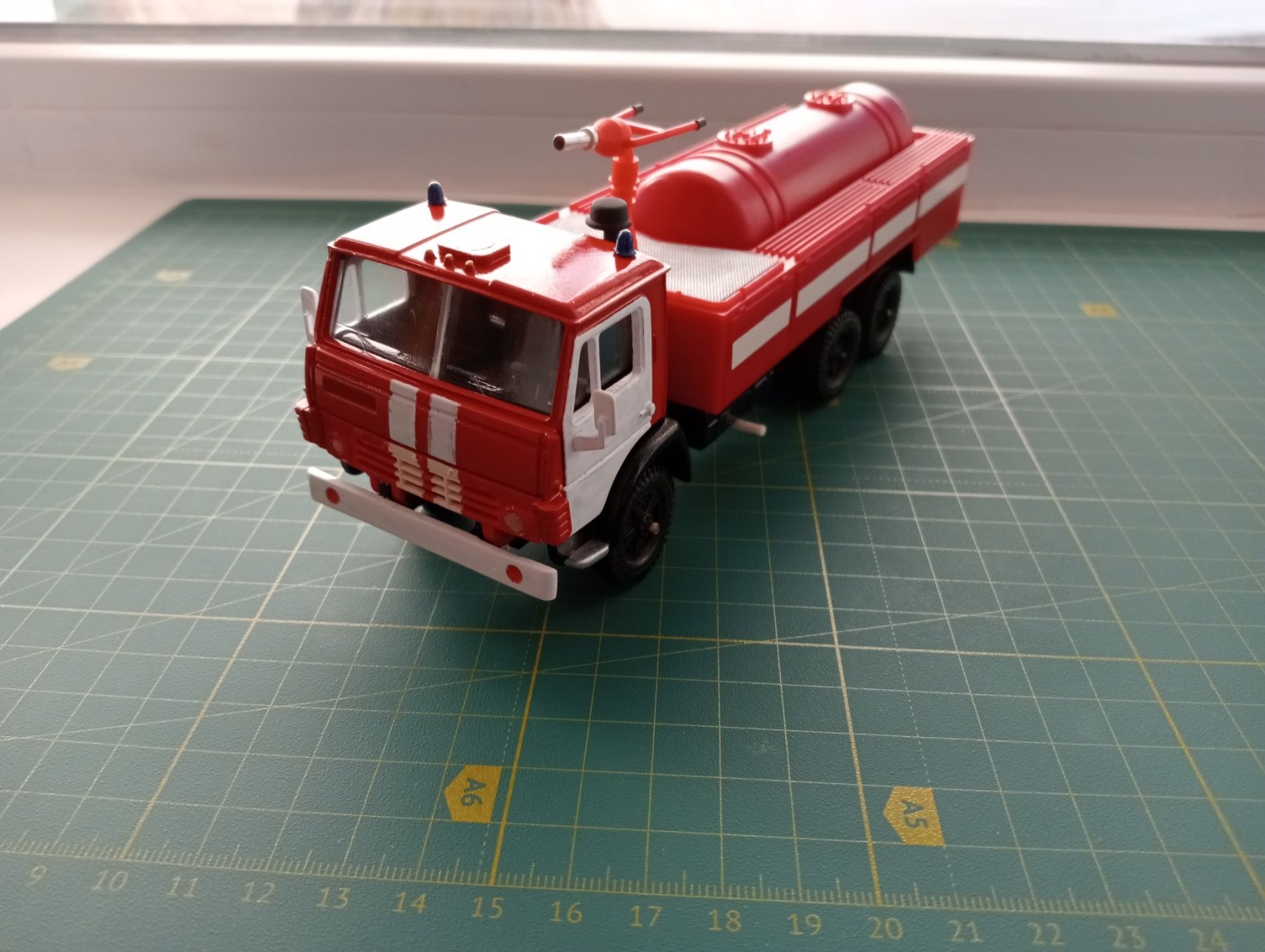 Модель грузового автомобиля КамАЗ-53213 пожарная (Элекон) 1/43