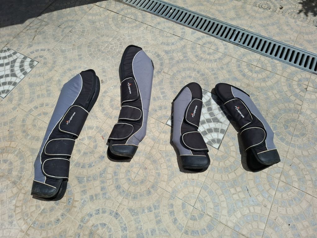 Caneleiras de viagem para cavalo