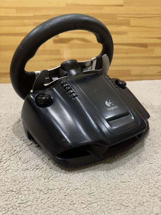 Під ремонт або на запчастини. Ігрове кермо logitech g27