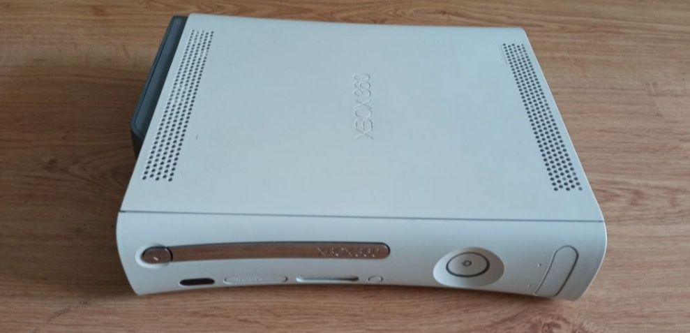 XBOX 360 + 2 pady