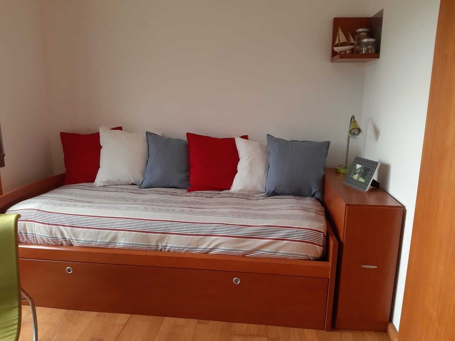 Mobília para quarto de criança ou adolescente.