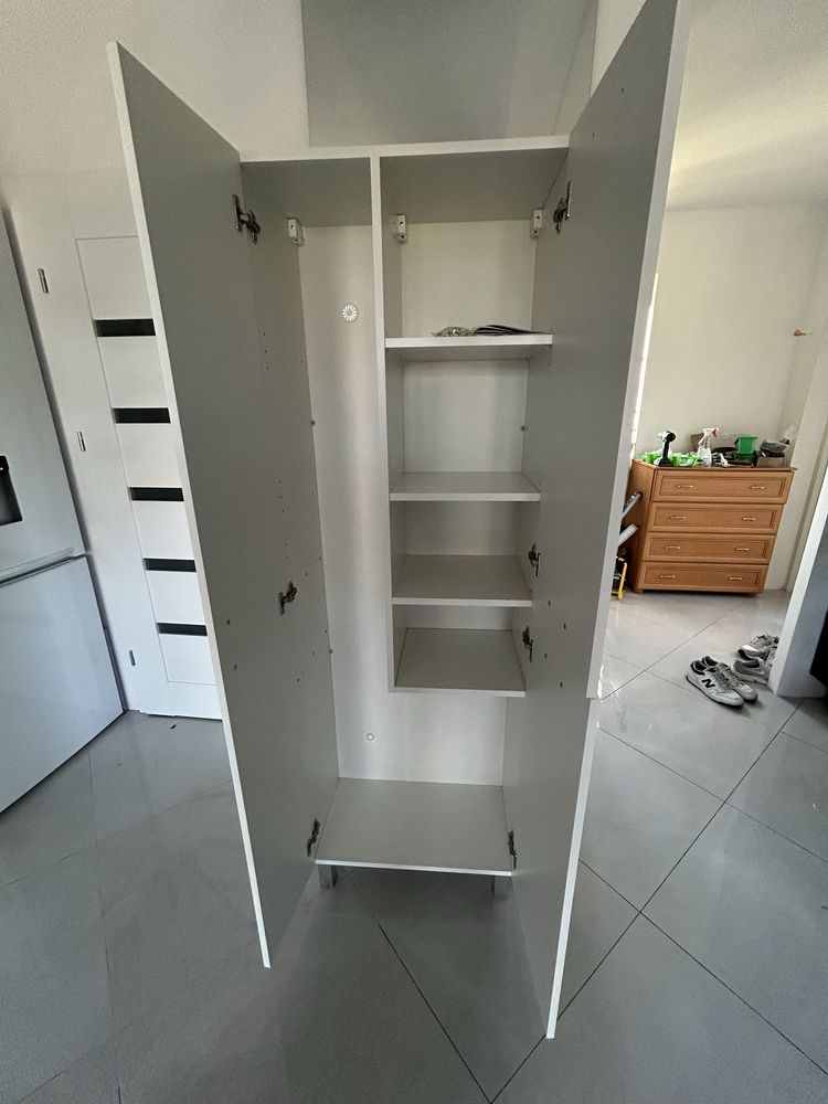 Szafa i szafka do łazienki nowa