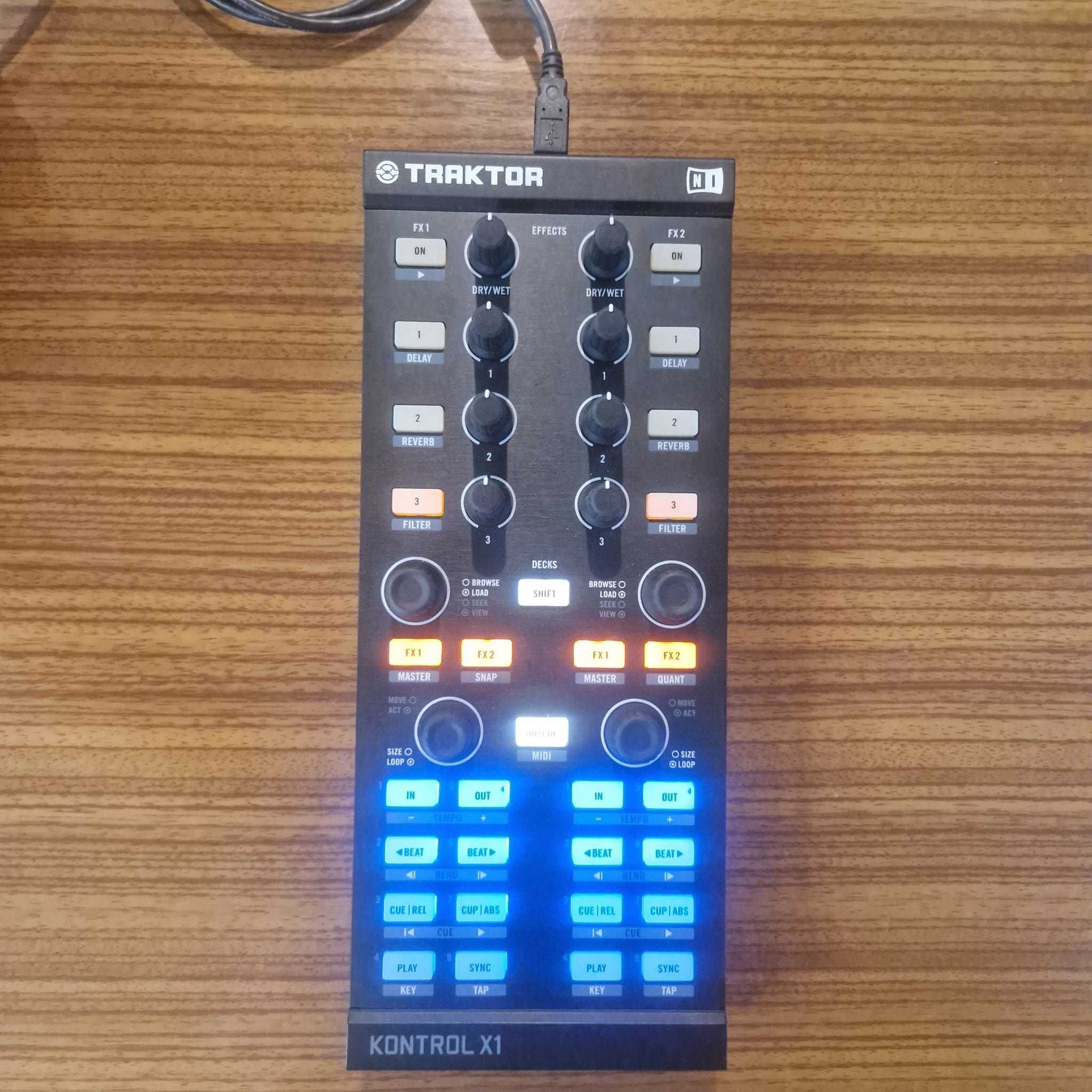 Native Instruments Kontroler Traktor X1 + audio interface Audio 2DJ