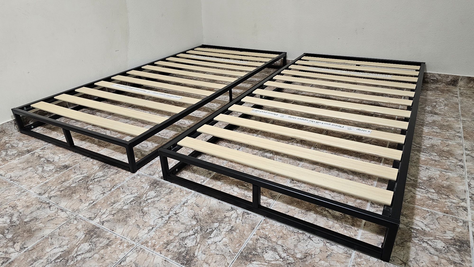 Camas de solteiro em metal