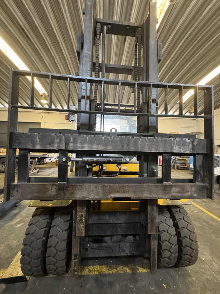 Empilhador Hyundai HDF 70- 7S 7Ton usado