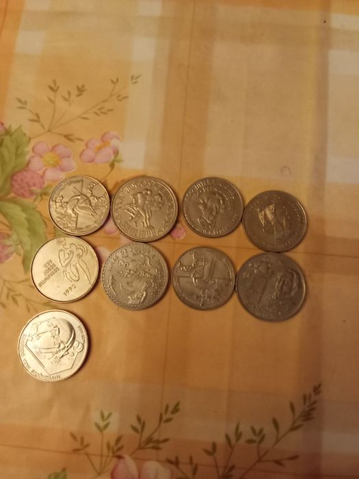 Caixa e moedas em prata antigas