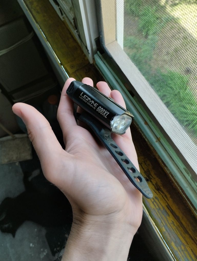 Вело Фонарик Lezyne 600xl
