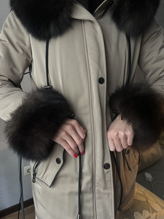 Парка з натуральним песцем в гарному стані