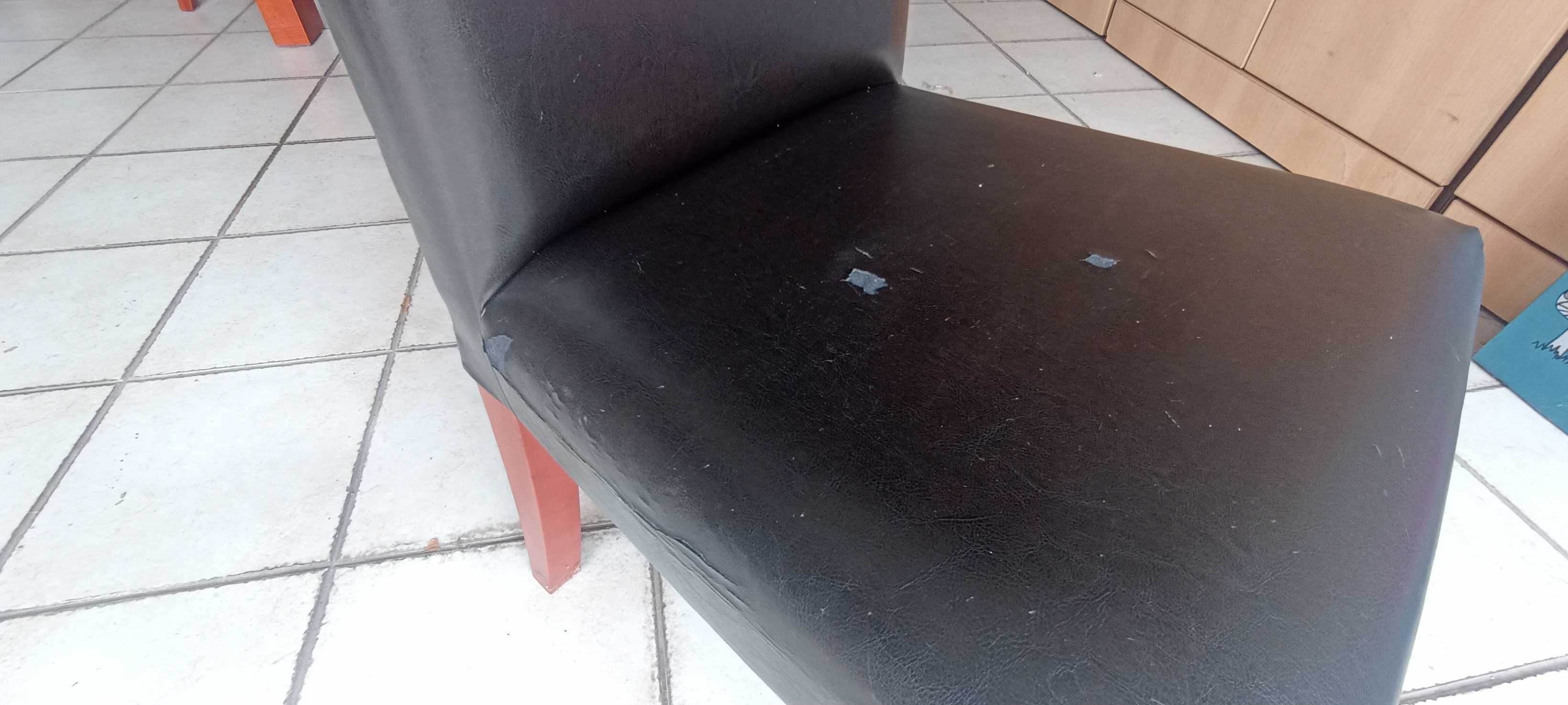 Mesa de jantar folheada a cerejeira
